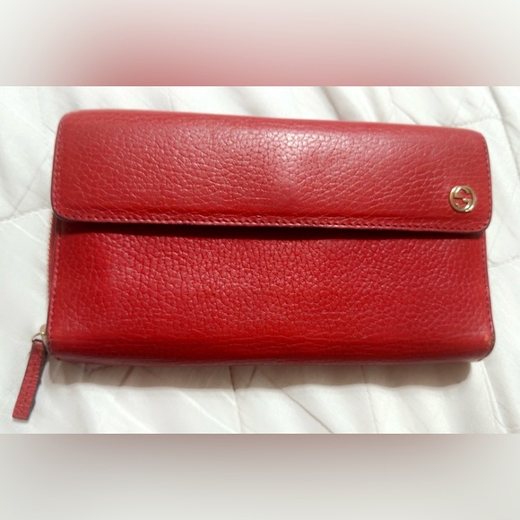 Gucci
GG Logo Leather Continental Wallet Zip around 8β X 5β - Picture 5 of 10